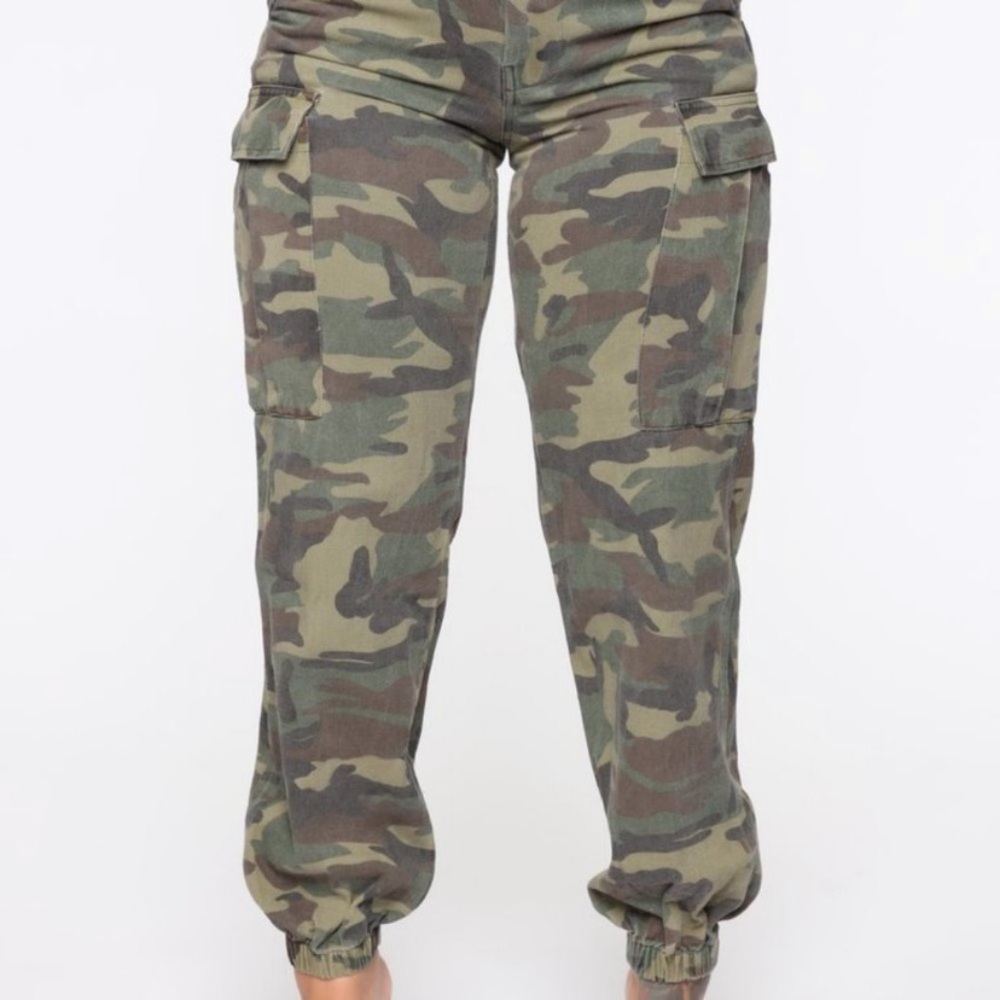 Cadet Kim oversized camo pants